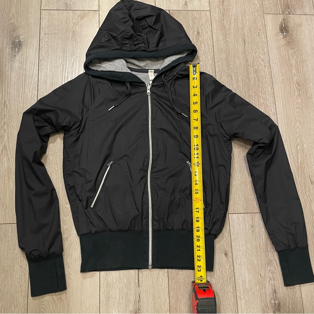 Lululemon Swell Reversible Hooded Jacket Black Gray Women's Size 6 - Picture 6 of 7